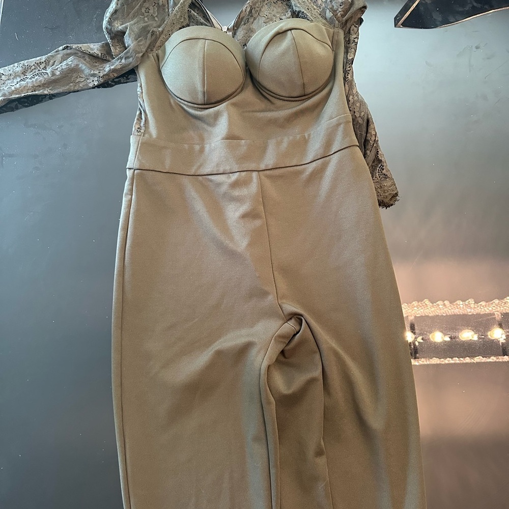 Elegant Olive Jumpsuit with Lace Sleeves